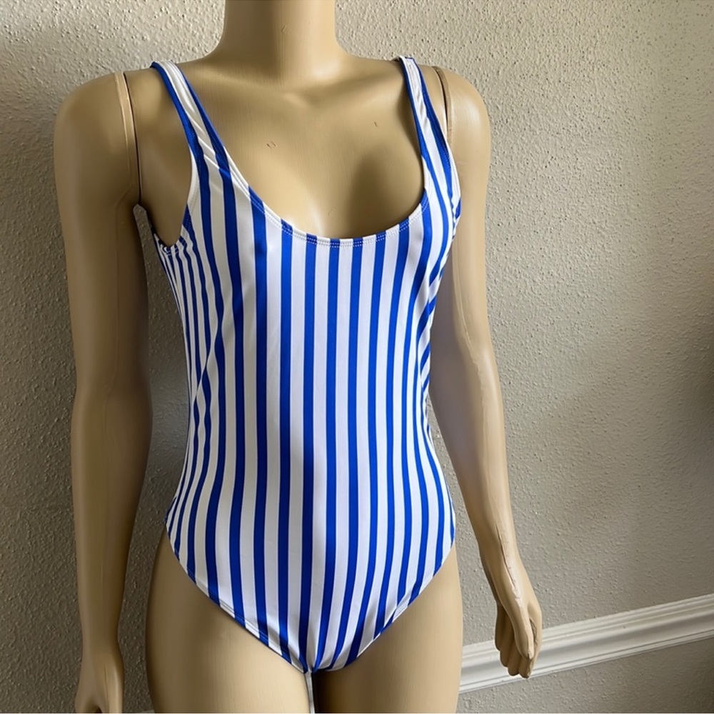 One piece stripped swimsuit